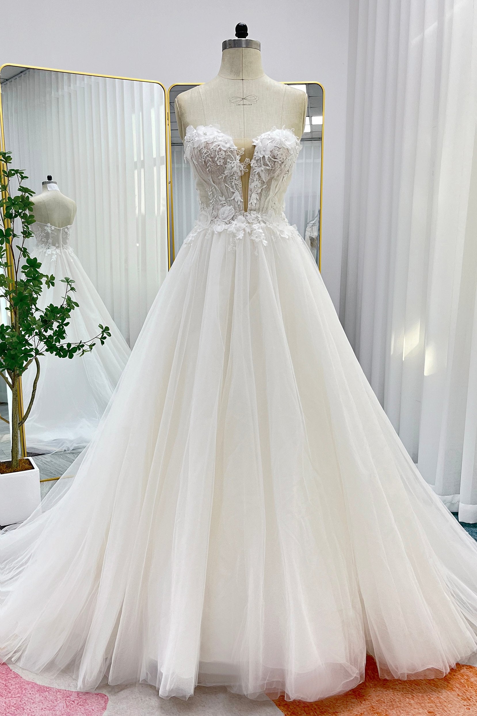 A Line Strapless Court Train Lace Tulle Sleeveless Zipper Wedding