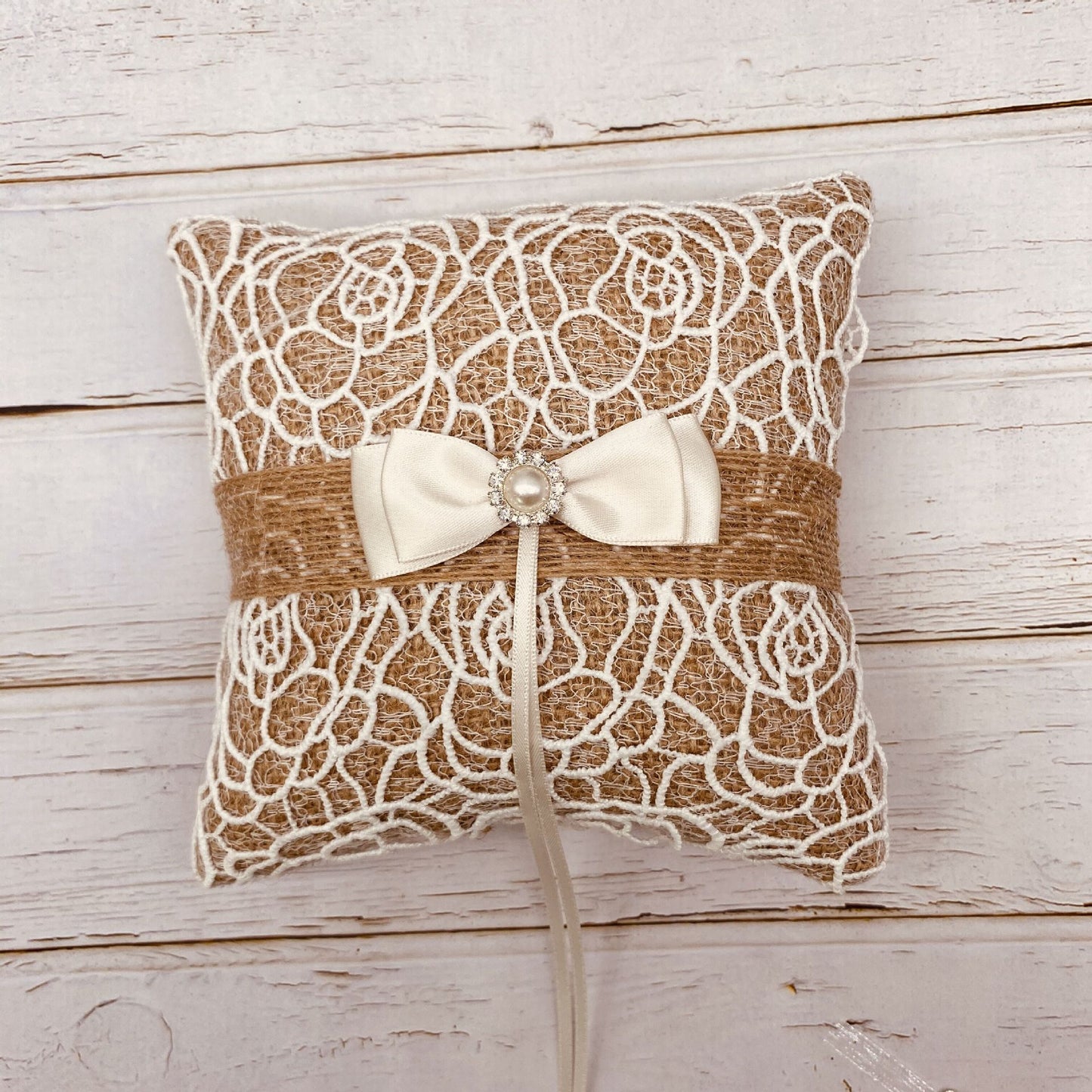 Pearl bow ring pillow 618992788031