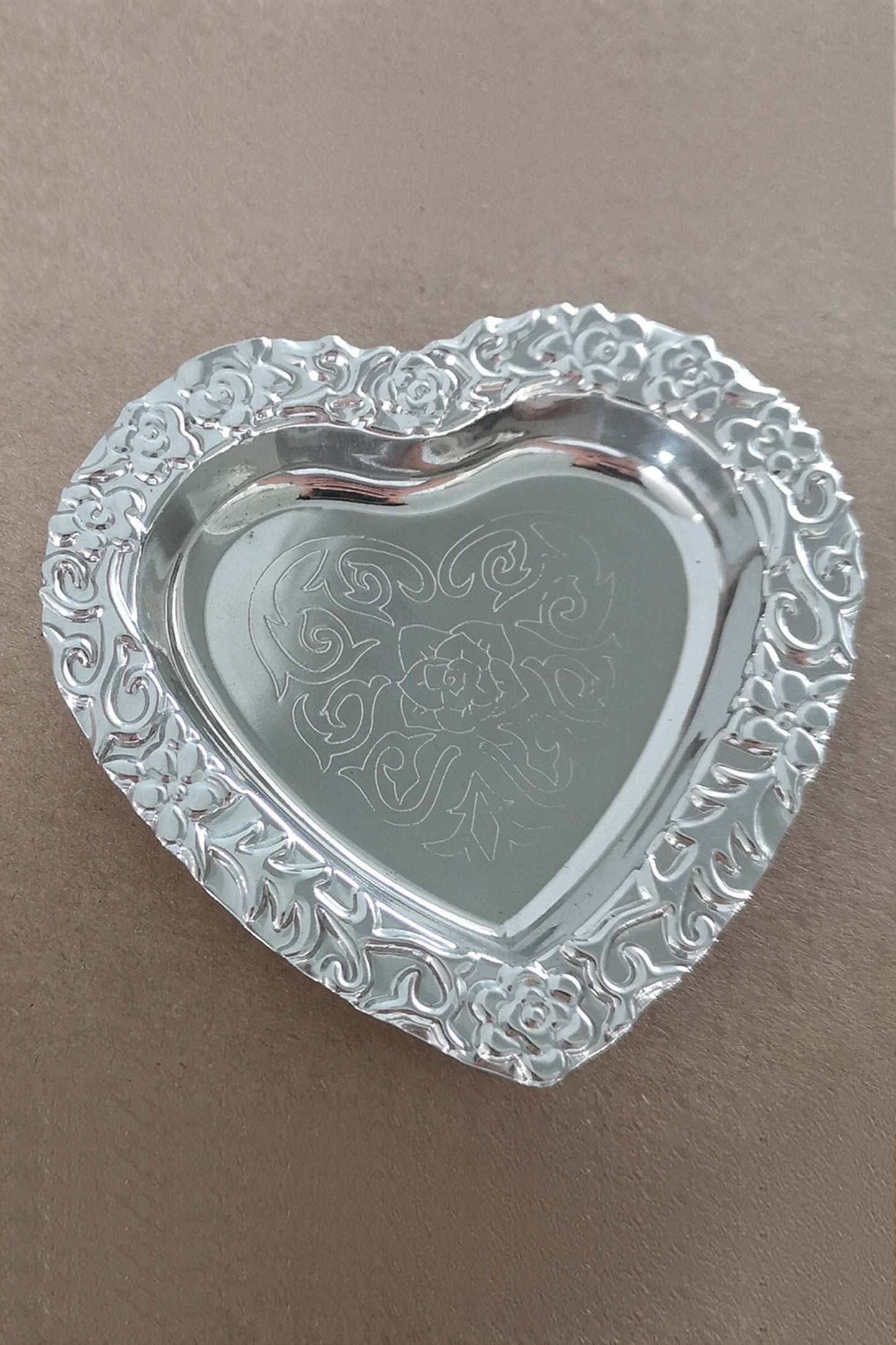 Decorative Heart Shaped Favor Dish 3.4in CGF0096 (Set of 6 pcs)