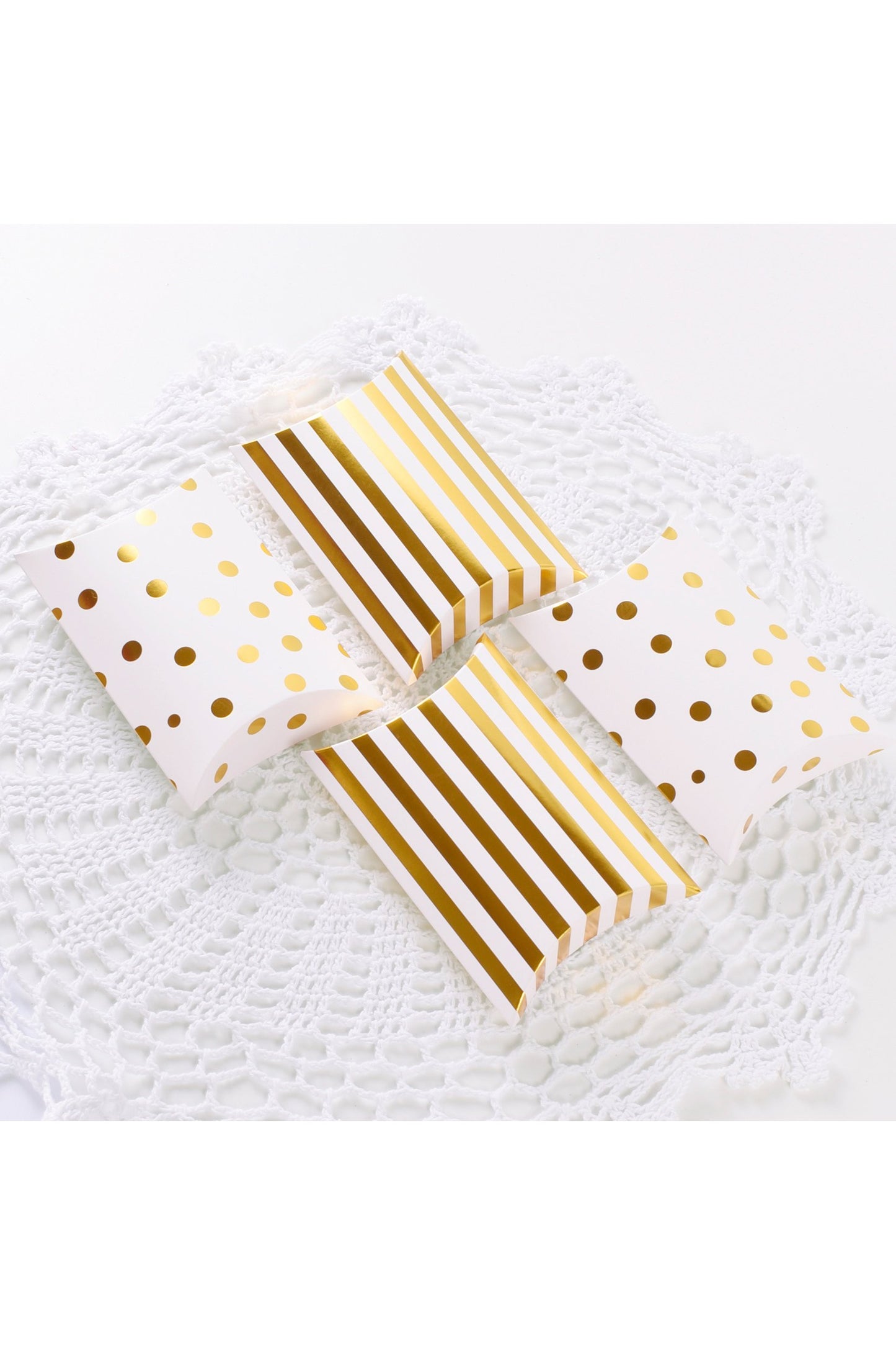 White and Gold Pillow Favor Box es CGF0240 (Set of 12 pcs)