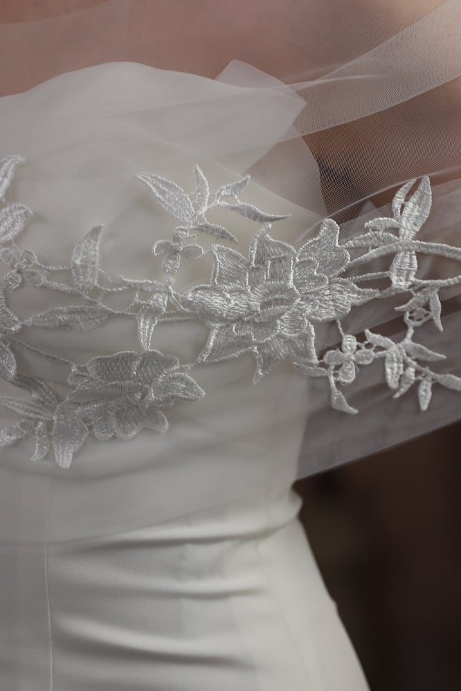 Tulle Shawl with Appliques Lace CJ0118