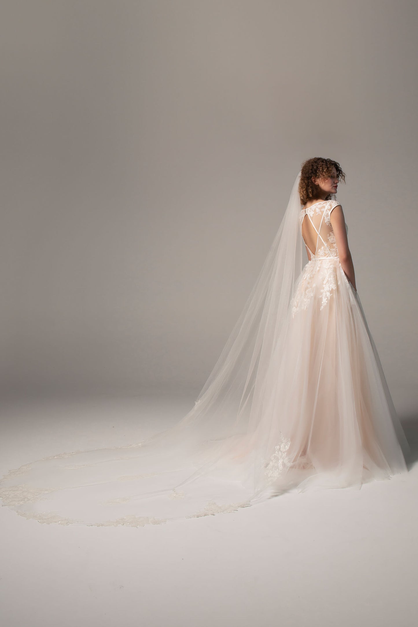 One-tier Lace Edge Tulle Cathedral Veils CV0226