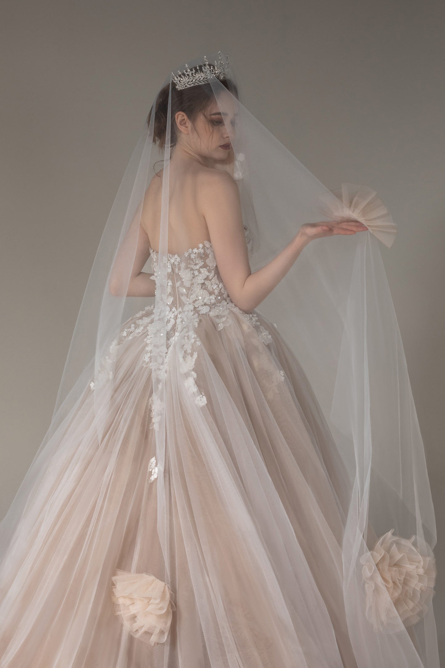 One-tier Cut Edge Tulle Cathedral Veils with Appliques Beading CV0276