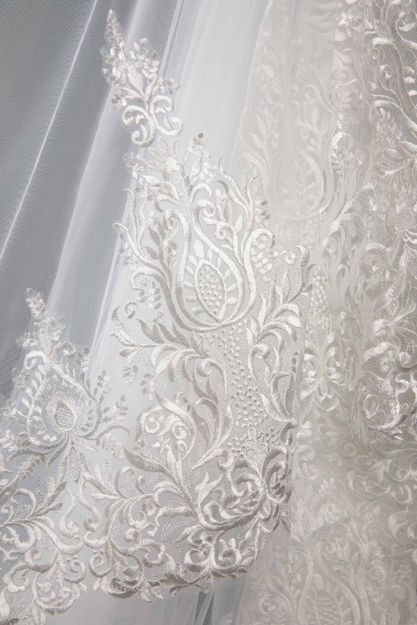 One-tier Lace Edge Tulle Lace Cathedral Veils with Appliques CV0285