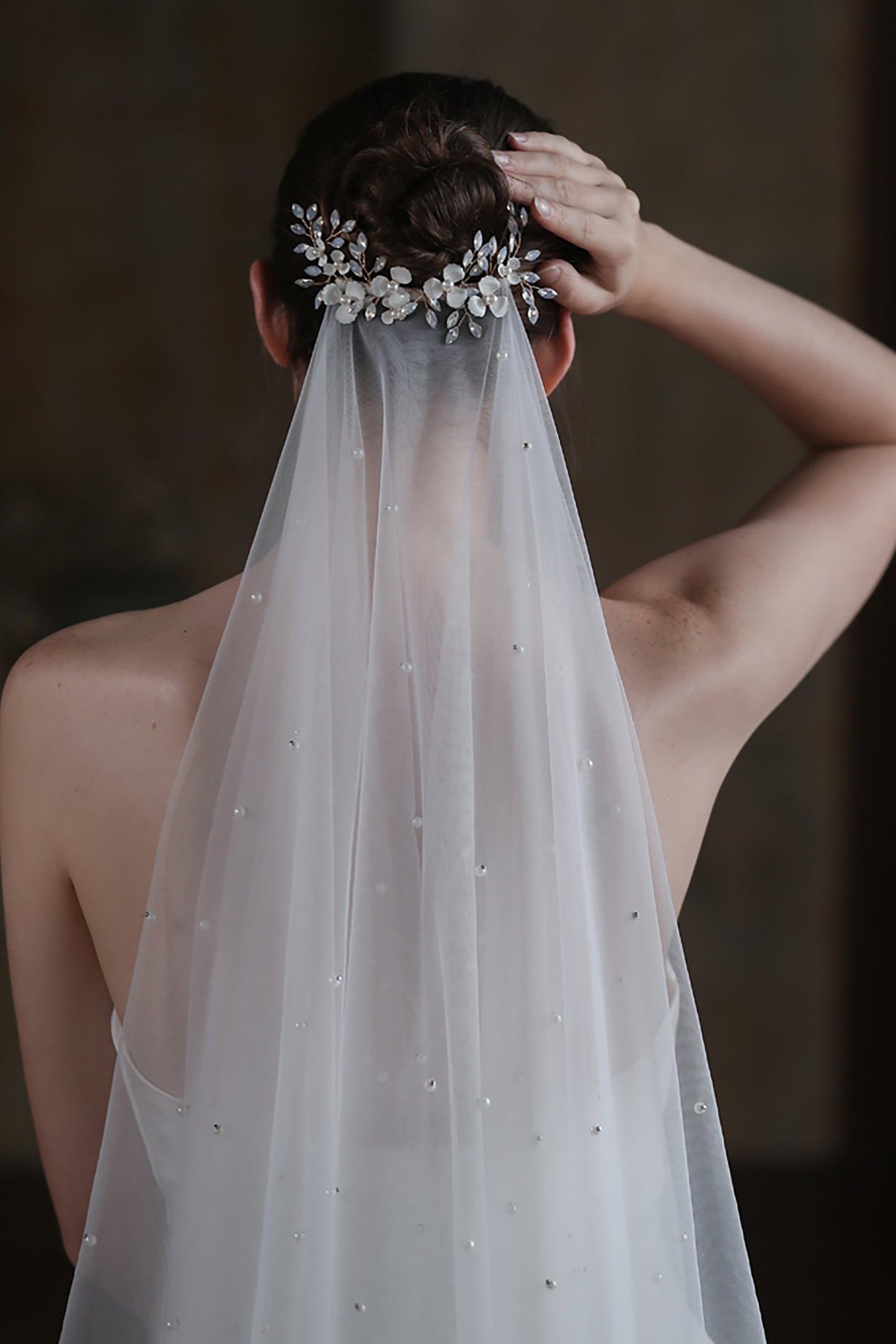 Two-tier Cut Edge Tulle Hip Veils with Appliques Beading CV0305