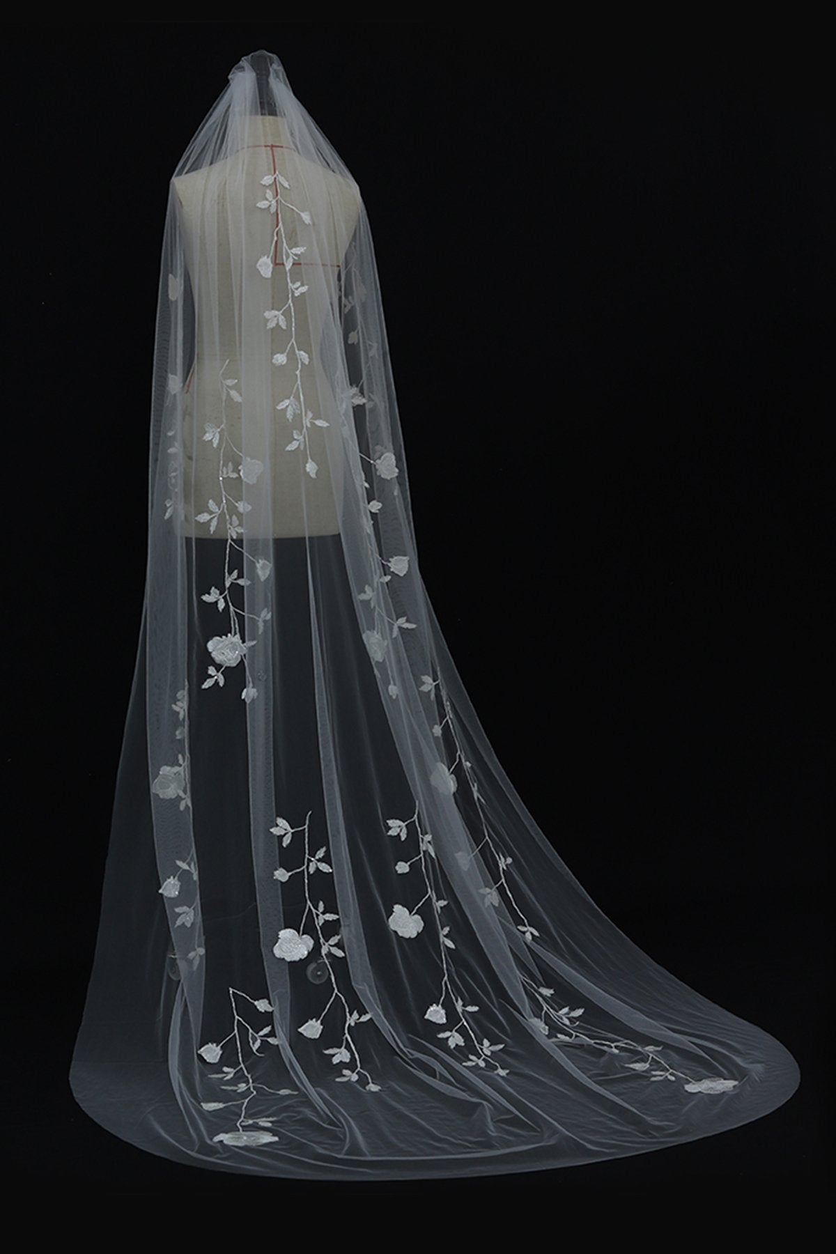 One-tier Cut Edge Tulle Chapel Veils with Appliques CV0353