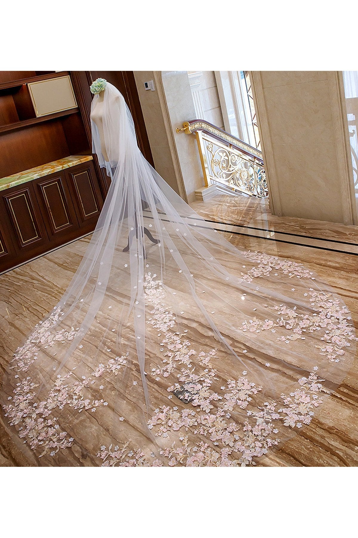 Two-tier Lace Edge Tulle Lace Cathedral Veils with Appliques CV0354