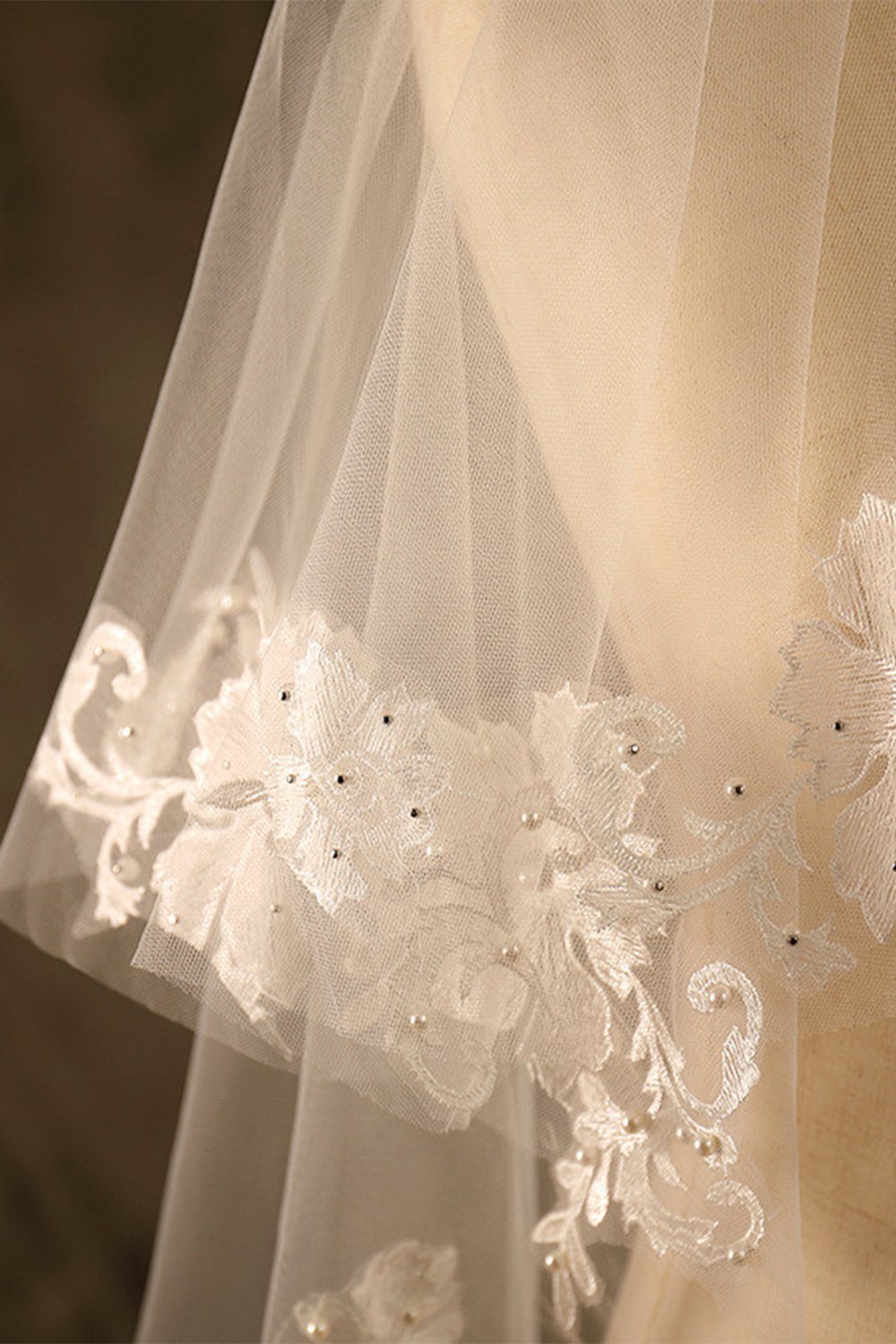 Two-tier Lace Edge Tulle Lace Waist Veils with Pearls CV0356