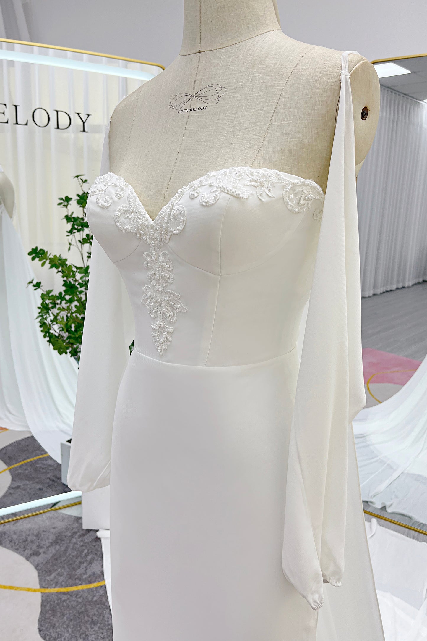 Trumpet-Mermaid Court Train Chiffon Wedding Dress CW3267