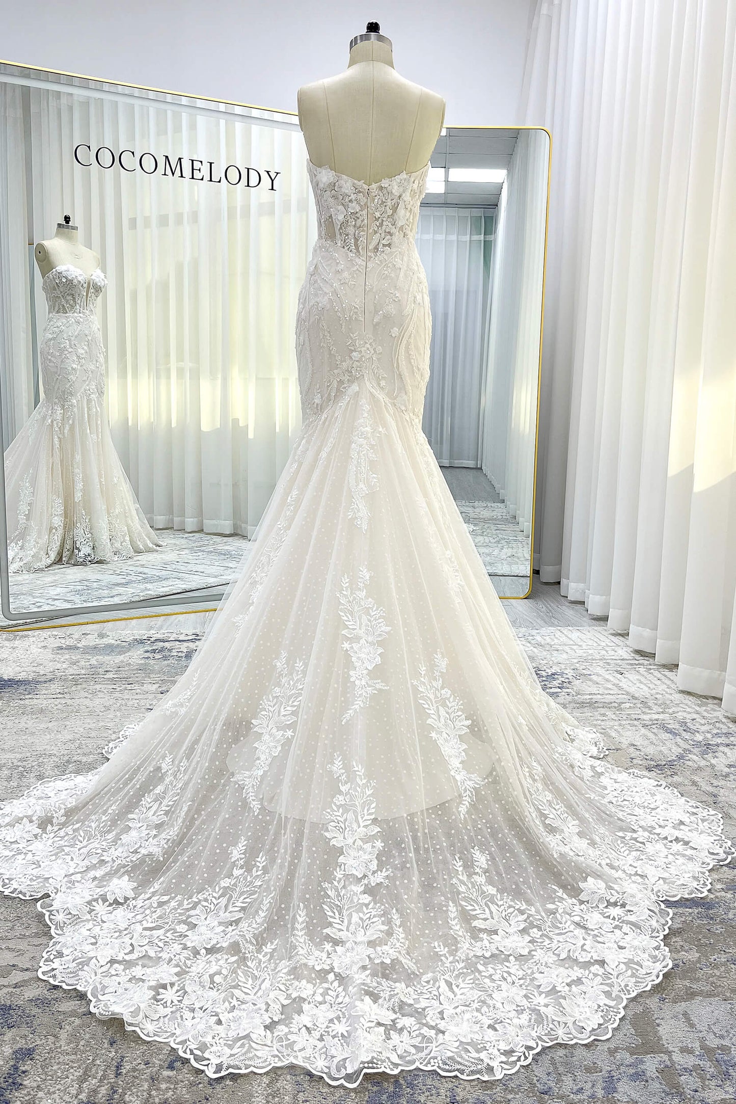 Trumpet-Mermaid Court Train Lace Tulle Wedding Dress CW3536