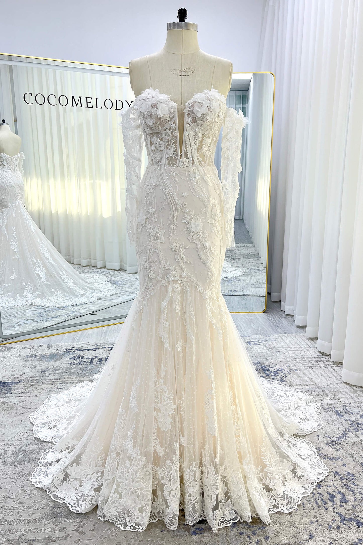 Trumpet-Mermaid Court Train Lace Tulle Wedding Dress CW3536