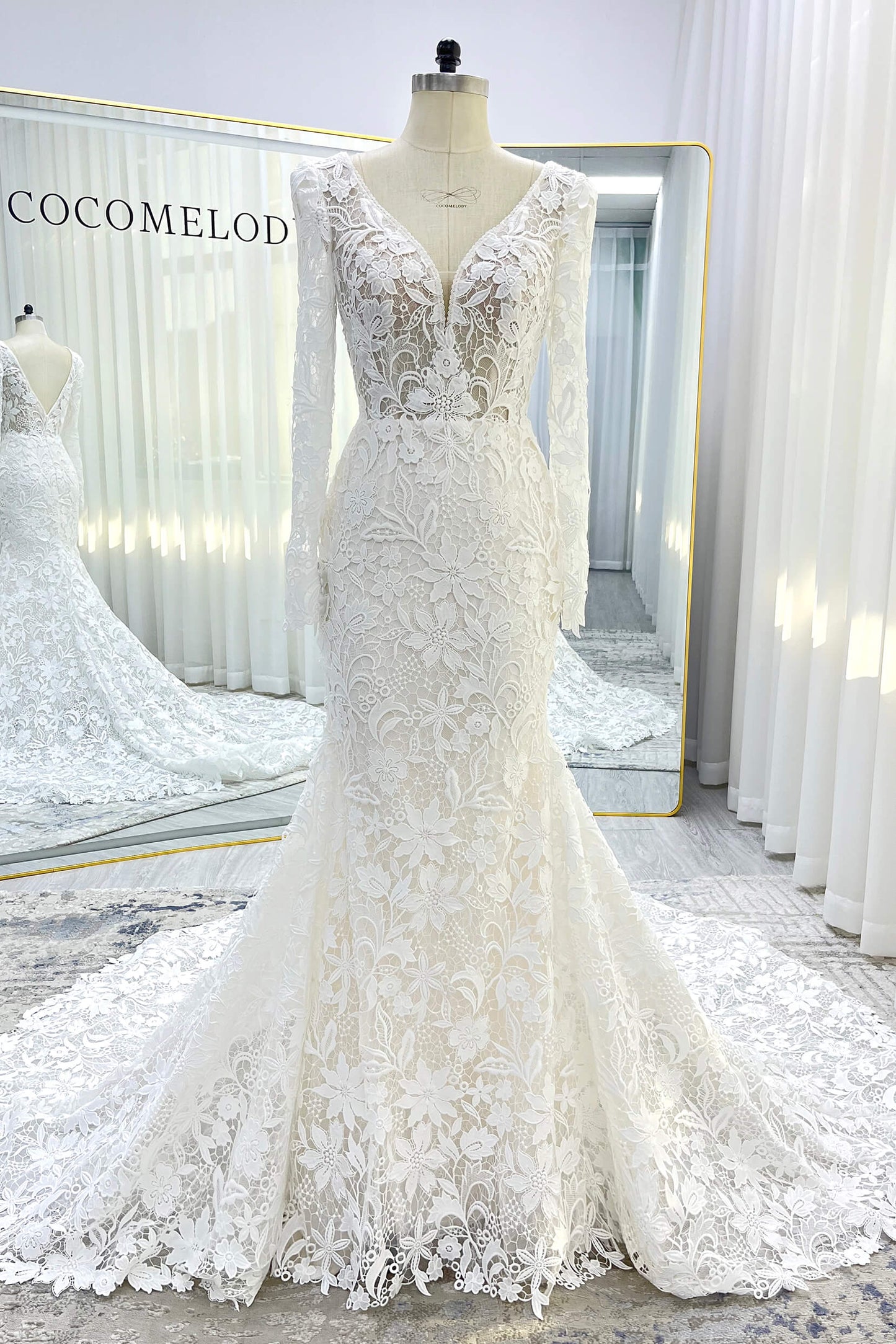 Trumpet-Mermaid Court Train Lace Tulle Wedding Dress CW3540