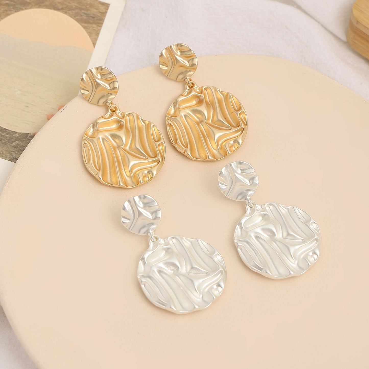 Metallic atmosphere exaggerated earrings Fashion round pattern medium long earrings 677325329302