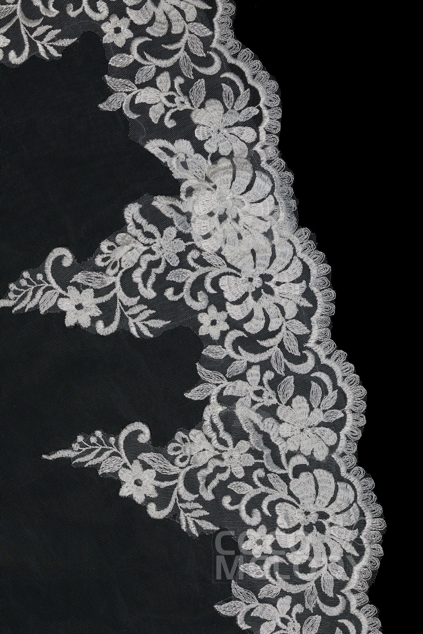 COCOMELODY One-tier Lace Edge Tulle Waltz Veils with Appliques AV160026 