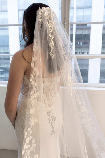 One-tier Lace Edge Tulle Chapel Veils with Appliques CV0328